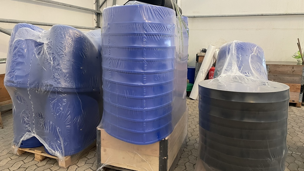 MicroFeeder stocks 3 products in blue - Pitstop, BasisFeeder and MineralRocker, and now the blue BasisFeeder has got its own product number